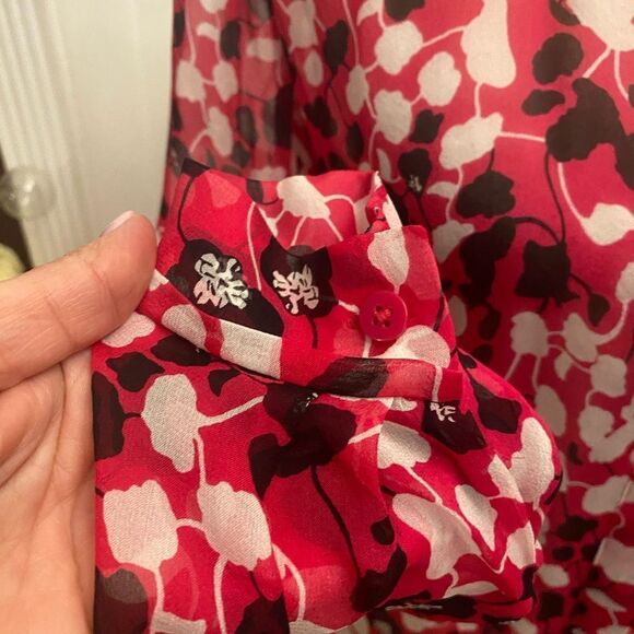 Diane Von Furstenberg 100% silk blouse, size 0 - Picture 3 of 10